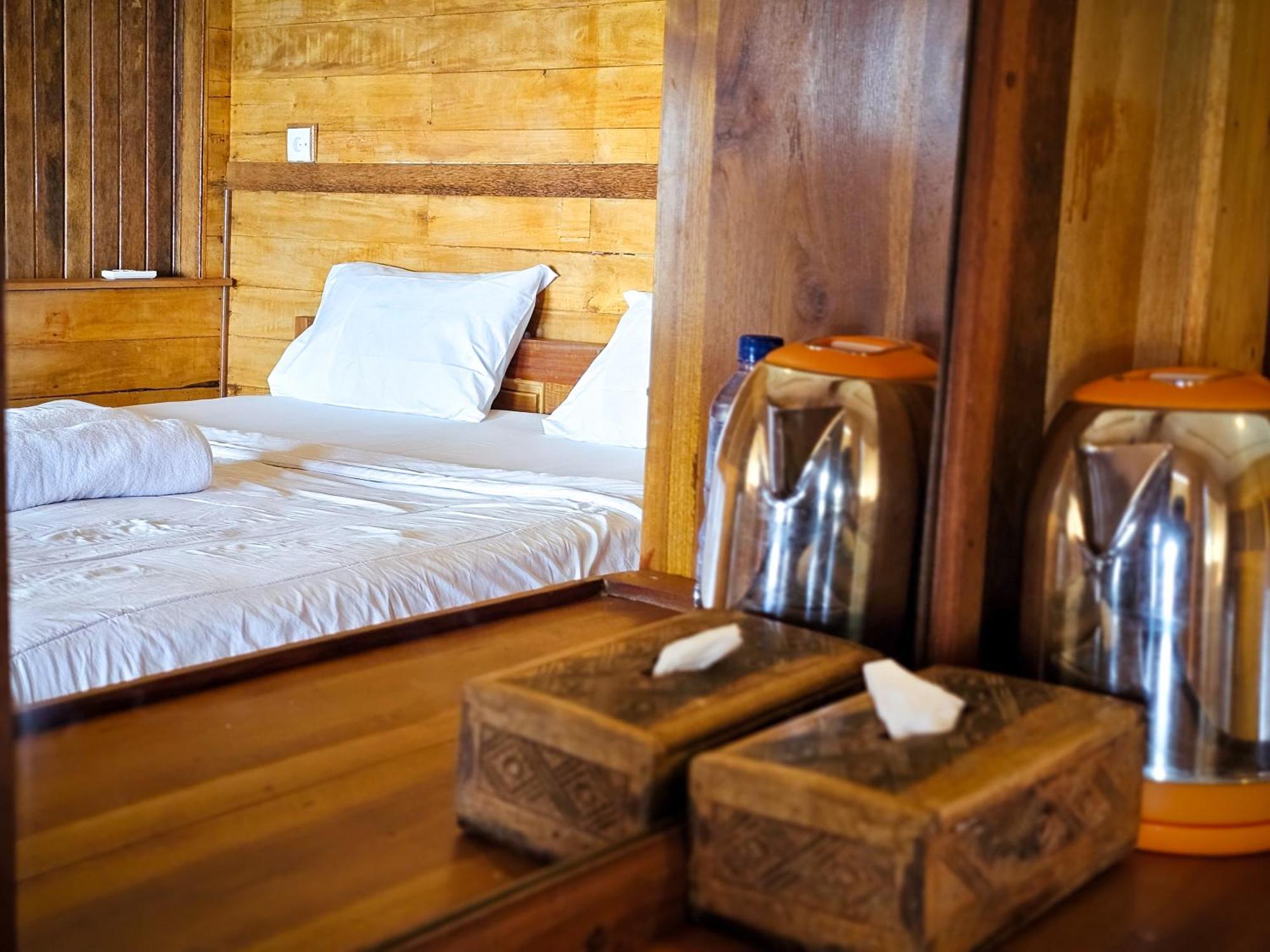Malibu Huts Hotel Semaya Eksteriør billede